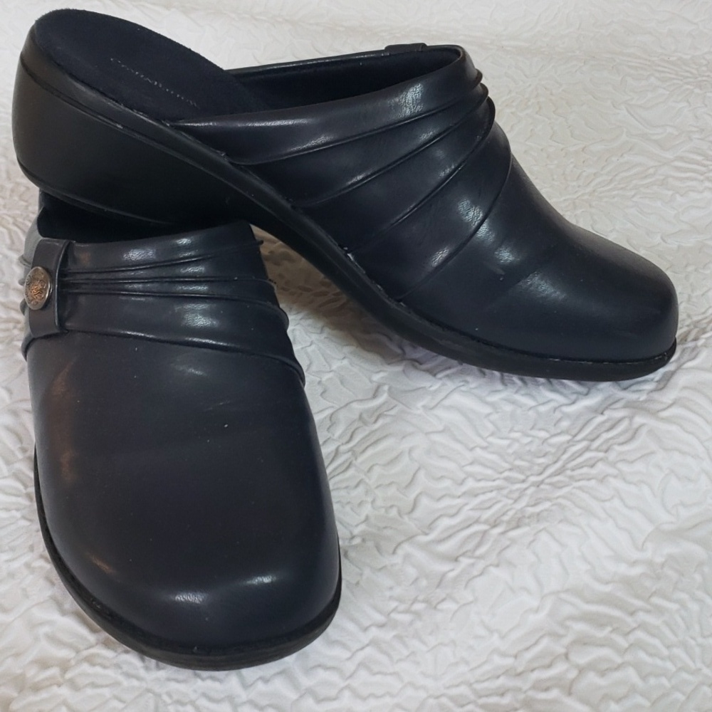 Coft & Borrow Womens Navy Clogs, Size 9-1/2 Medium
